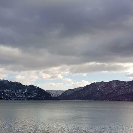 The View Apartment Orsova Luaran gambar