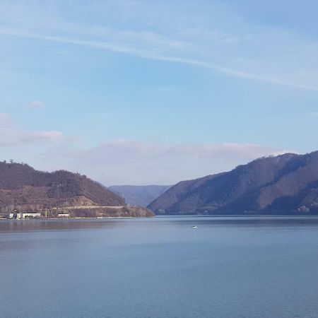 The View Apartment Orsova Luaran gambar