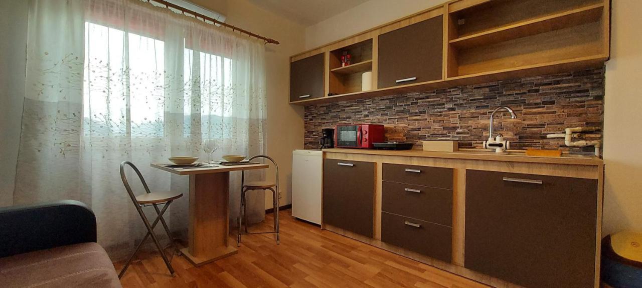 The View Apartment Orsova Luaran gambar