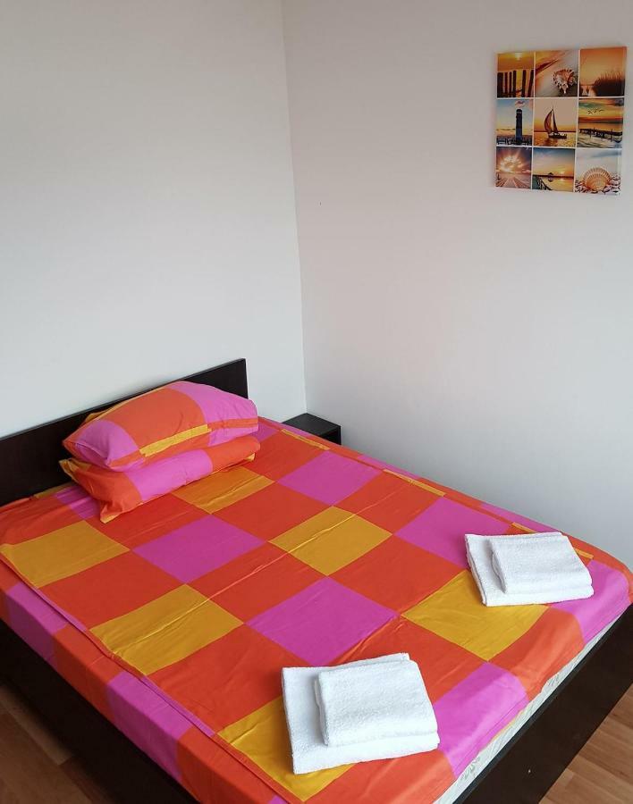 The View Apartment Orsova Luaran gambar